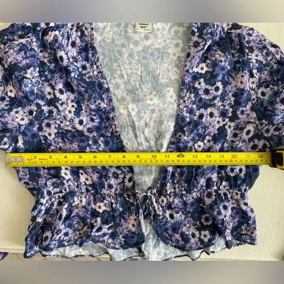 SUNDAY BEST Aritzia Kimberly Blouse Purple Floral Feminine Cropped Tie Size M - Picture 9 of 11